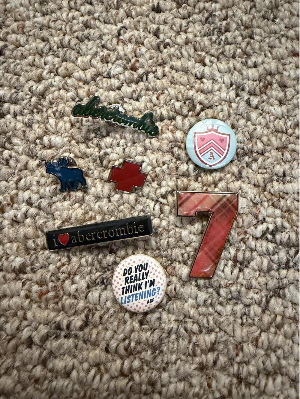 Abercrombie & Fitch kids pins (7)